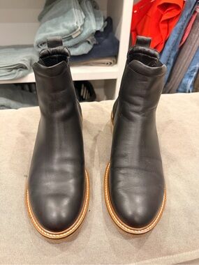 Everlane Black Leather Chelsea Boots